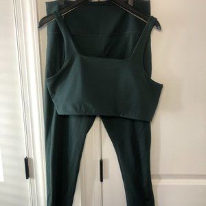 Sports bra and high rise cropped leggings